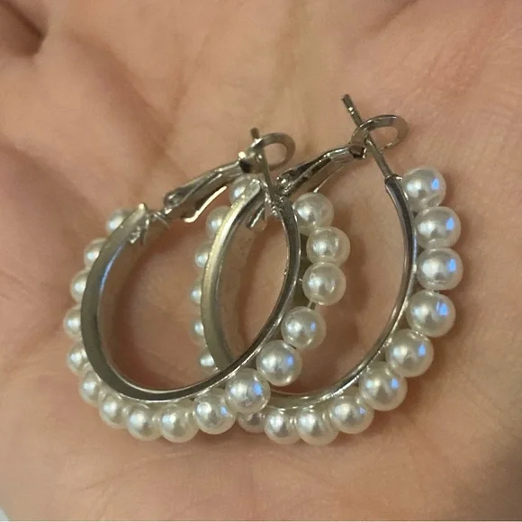 Classic Pearl Necklace and Hoop Earrings Set - White Pearls - Picture 5 of 8